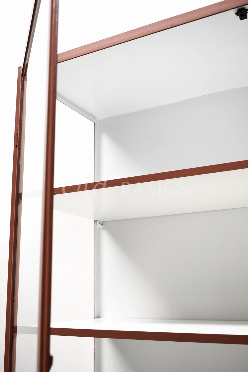 Detail van Apothekerskast Ferro, 3 deuren, RAL8004, rood, terra, bruin, oranje, materiaal staal